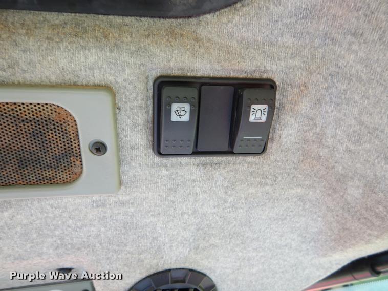 image for item EK9556 1998 Massey Ferguson 4225 tractor