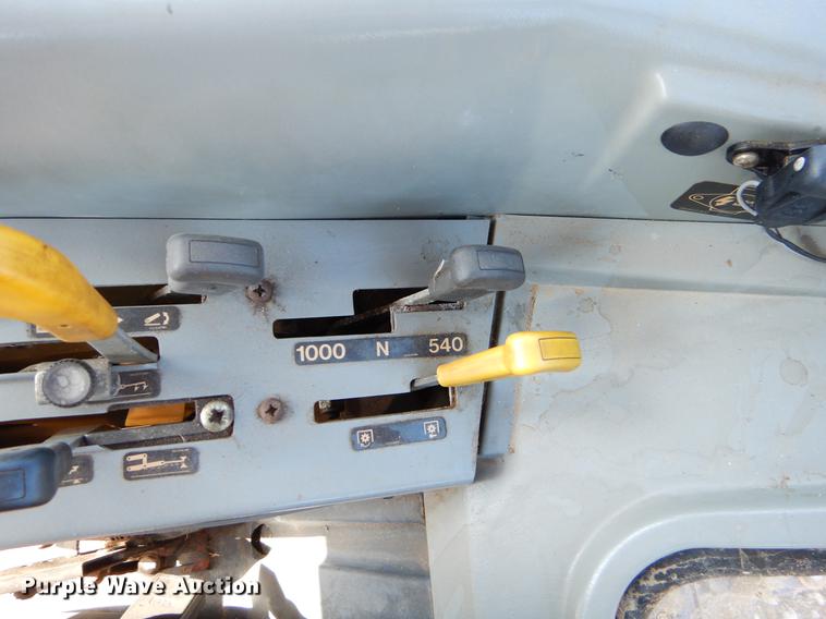 image for item EK9556 1998 Massey Ferguson 4225 tractor