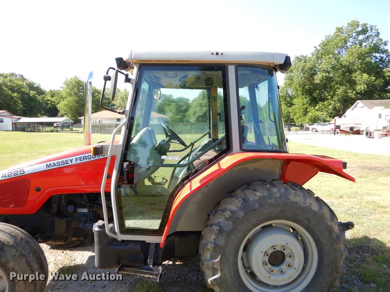 image for item EK9556 1998 Massey Ferguson 4225 tractor