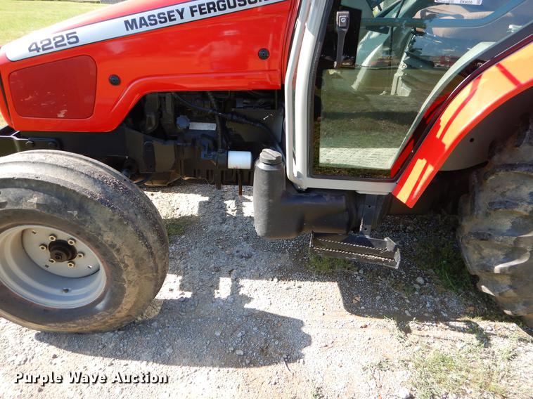 image for item EK9556 1998 Massey Ferguson 4225 tractor