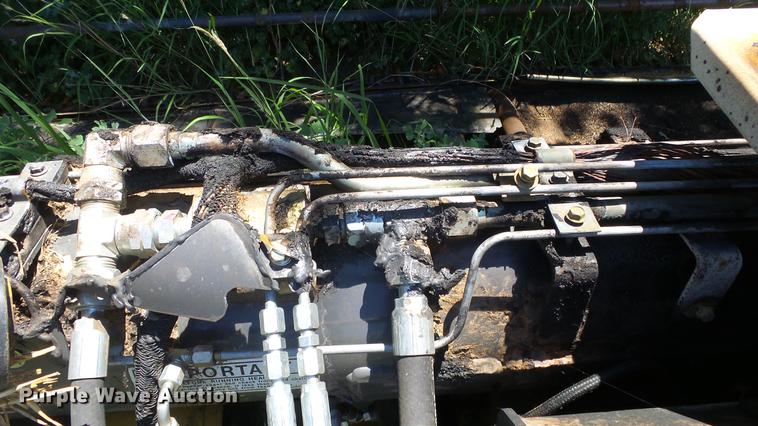 image for item ER9549 2011 AGCO Dyna flex head