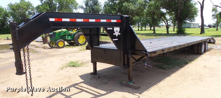 image for item ET9332 2002 PJ equipment trailer