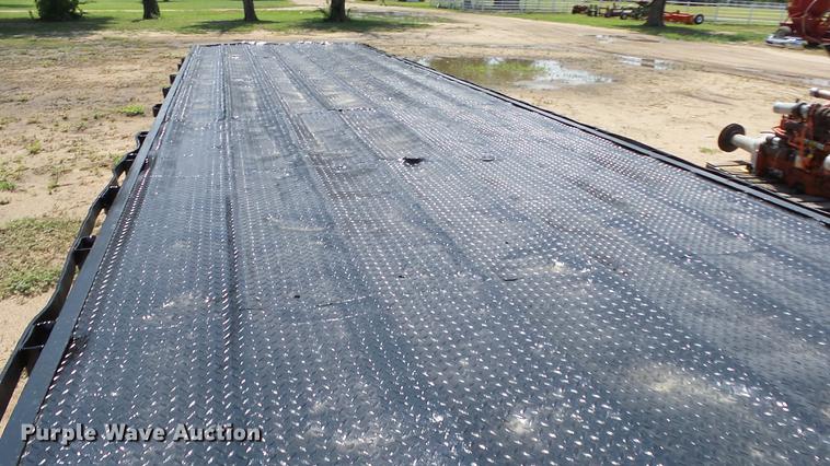 image for item ET9332 2002 PJ equipment trailer