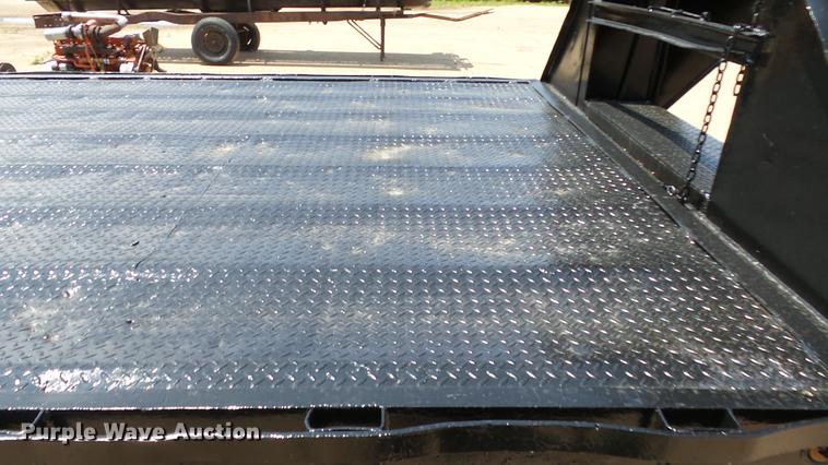 image for item ET9332 2002 PJ equipment trailer