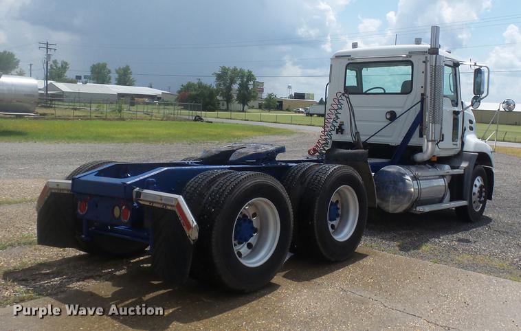 image for item DB7101 2007 Mack Vision CXN613 semi truck