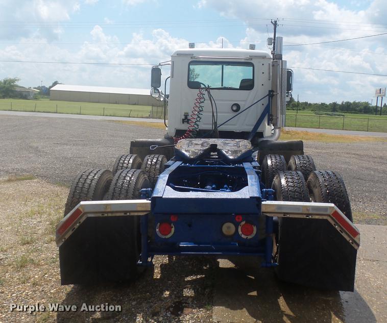 image for item DB7101 2007 Mack Vision CXN613 semi truck