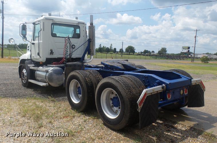 image for item DB7101 2007 Mack Vision CXN613 semi truck