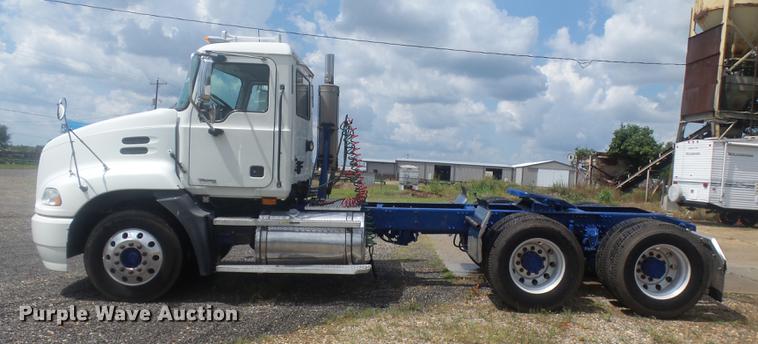 image for item DB7101 2007 Mack Vision CXN613 semi truck