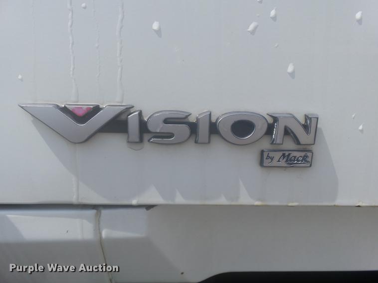 image for item DB7101 2007 Mack Vision CXN613 semi truck