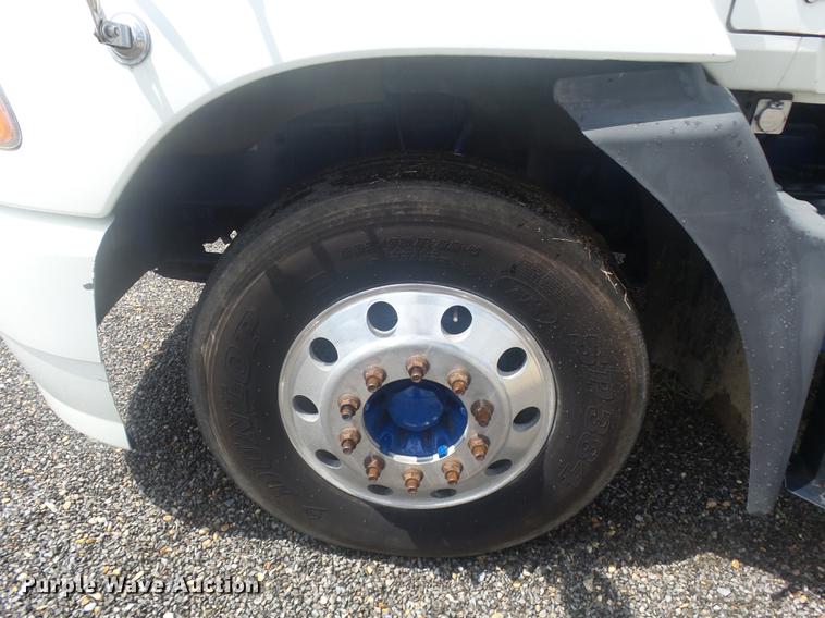 image for item DB7101 2007 Mack Vision CXN613 semi truck