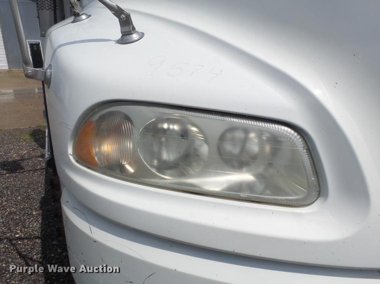 image for item DB7101 2007 Mack Vision CXN613 semi truck