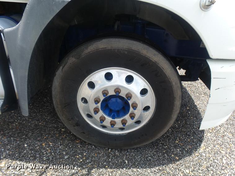 image for item DB7101 2007 Mack Vision CXN613 semi truck