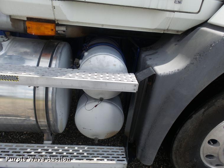 image for item DB7101 2007 Mack Vision CXN613 semi truck