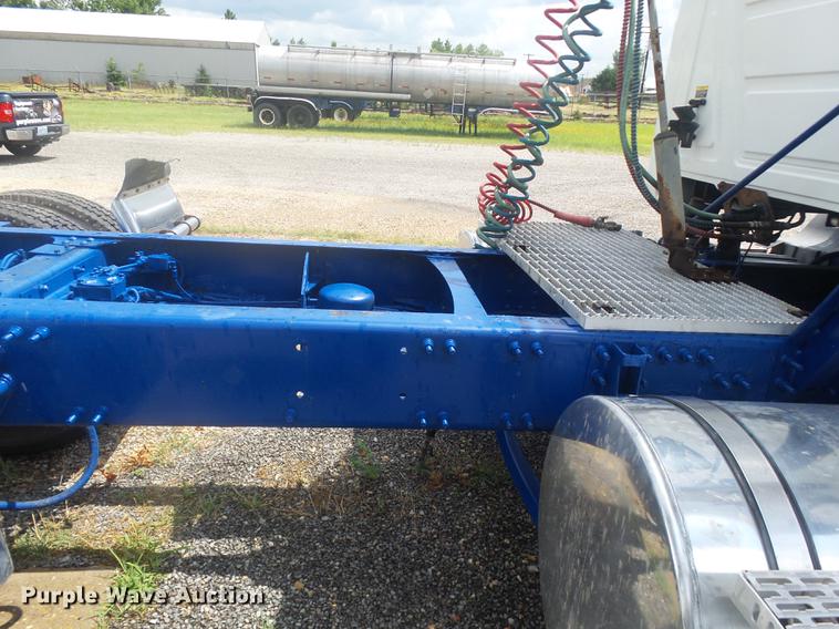 image for item DB7101 2007 Mack Vision CXN613 semi truck