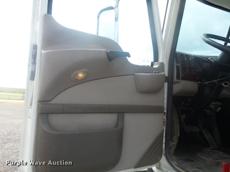 image for item DB7101 2007 Mack Vision CXN613 semi truck