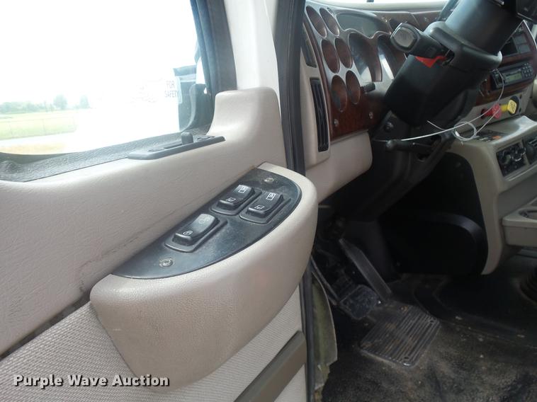 image for item DB7101 2007 Mack Vision CXN613 semi truck