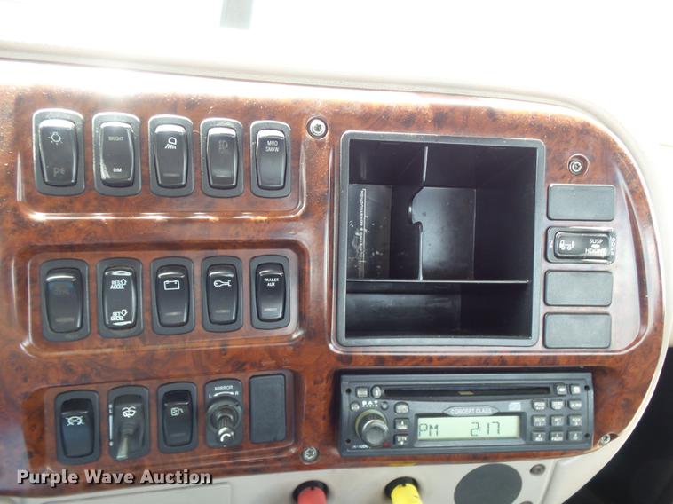 image for item DB7101 2007 Mack Vision CXN613 semi truck