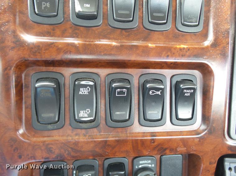 image for item DB7101 2007 Mack Vision CXN613 semi truck