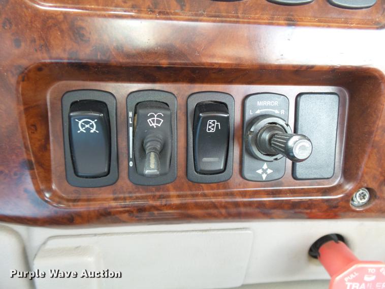 image for item DB7101 2007 Mack Vision CXN613 semi truck