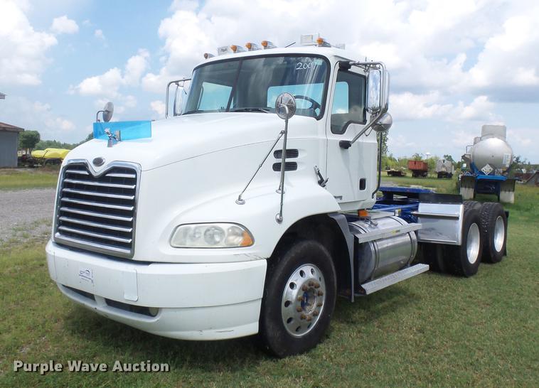 image for item DB7102 2007 Mack Vision CXN613 semi truck