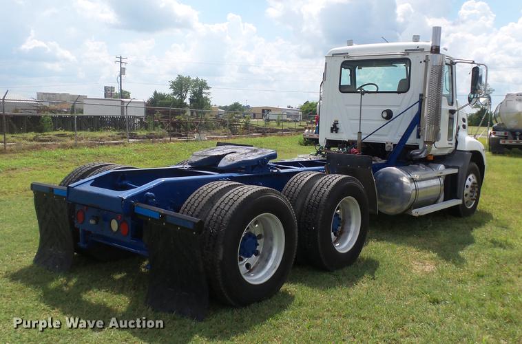 image for item DB7102 2007 Mack Vision CXN613 semi truck