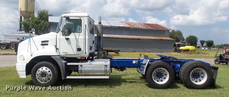 image for item DB7102 2007 Mack Vision CXN613 semi truck