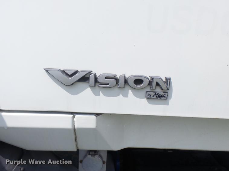 image for item DB7102 2007 Mack Vision CXN613 semi truck