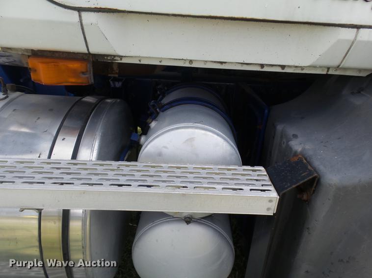 image for item DB7102 2007 Mack Vision CXN613 semi truck