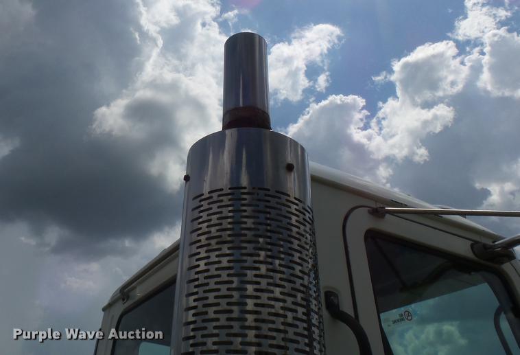 image for item DB7102 2007 Mack Vision CXN613 semi truck