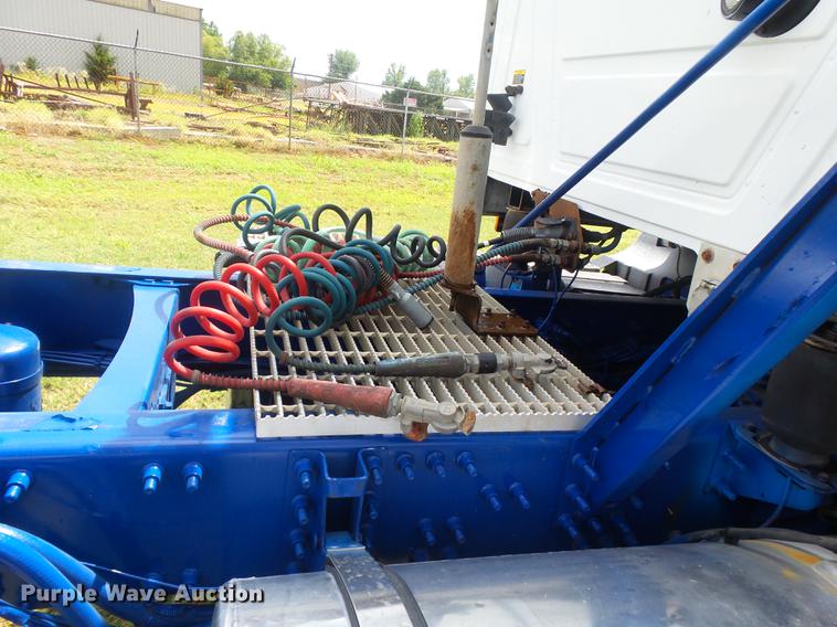 image for item DB7102 2007 Mack Vision CXN613 semi truck