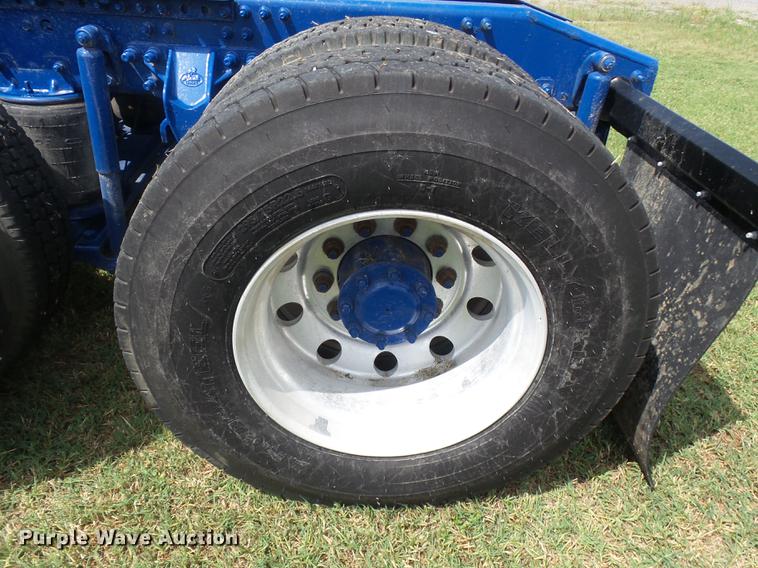 image for item DB7102 2007 Mack Vision CXN613 semi truck