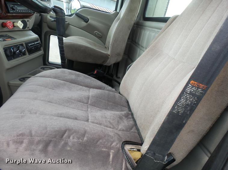 image for item DB7102 2007 Mack Vision CXN613 semi truck