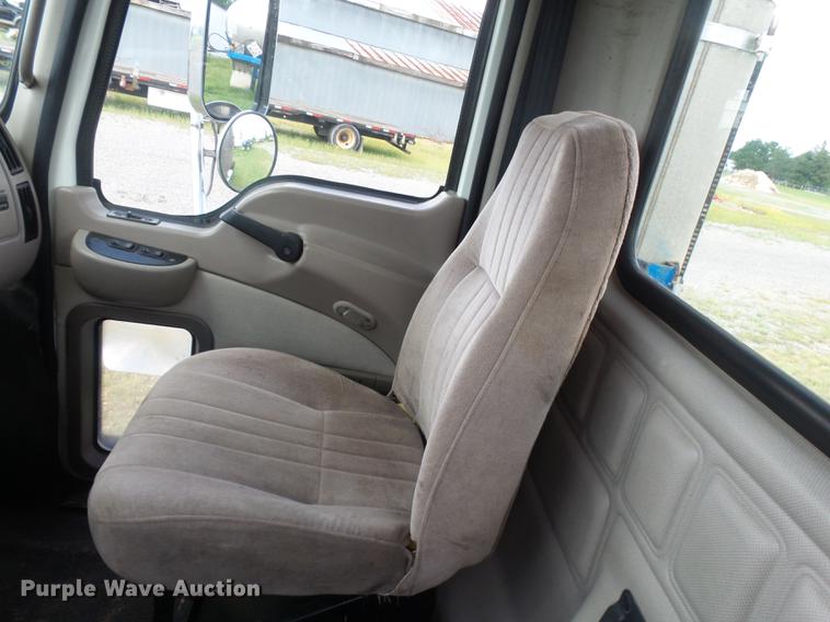 image for item DB7102 2007 Mack Vision CXN613 semi truck