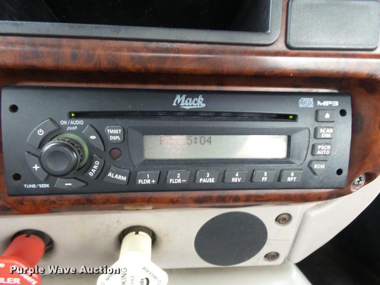 image for item DB7102 2007 Mack Vision CXN613 semi truck