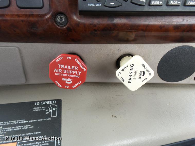 image for item DB7102 2007 Mack Vision CXN613 semi truck