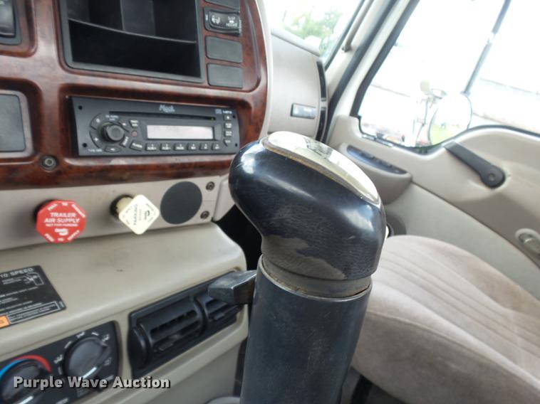 image for item DB7102 2007 Mack Vision CXN613 semi truck