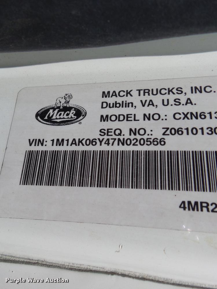 image for item DB7102 2007 Mack Vision CXN613 semi truck