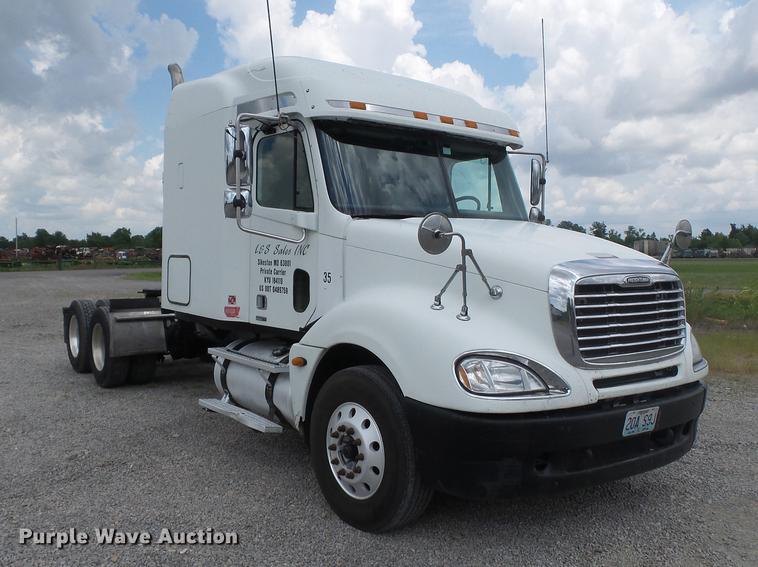 image for item DB7105 2005 Freightliner Columbia semi truck