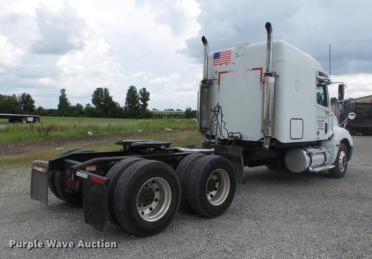 image for item DB7105 2005 Freightliner Columbia semi truck