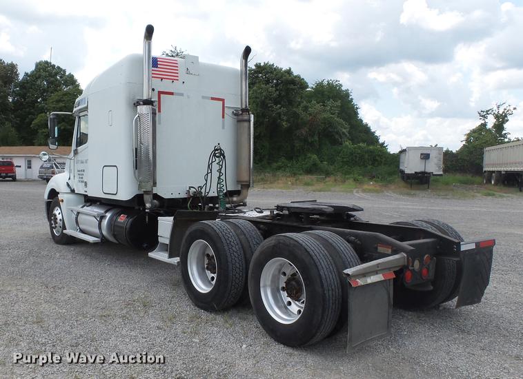 image for item DB7105 2005 Freightliner Columbia semi truck