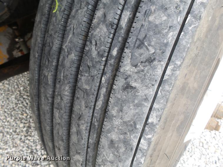 image for item DB7105 2005 Freightliner Columbia semi truck