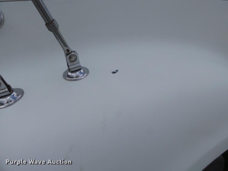 image for item DB7105 2005 Freightliner Columbia semi truck