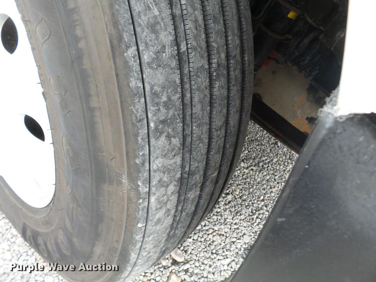 image for item DB7105 2005 Freightliner Columbia semi truck