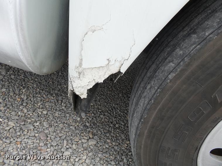 image for item DB7105 2005 Freightliner Columbia semi truck