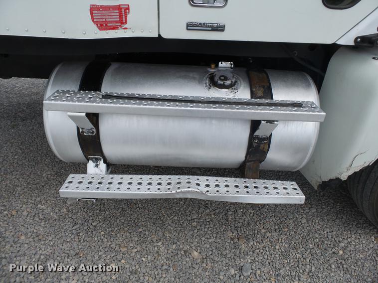 image for item DB7105 2005 Freightliner Columbia semi truck