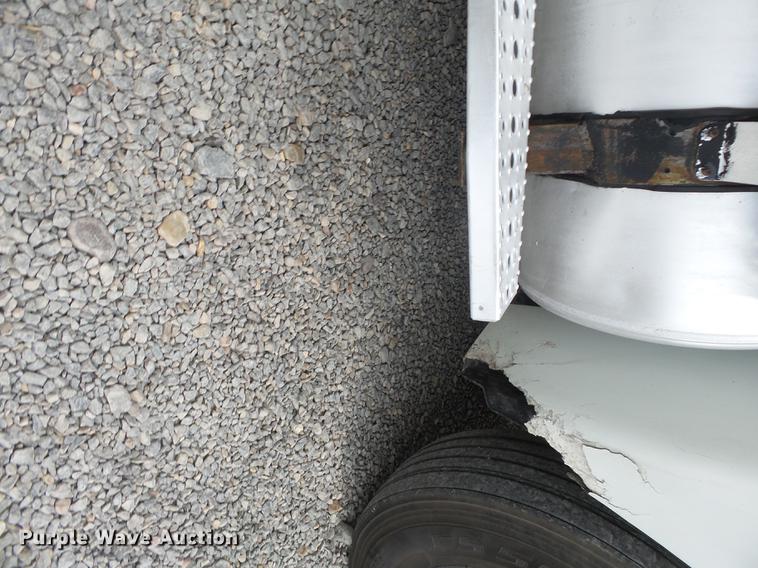 image for item DB7105 2005 Freightliner Columbia semi truck