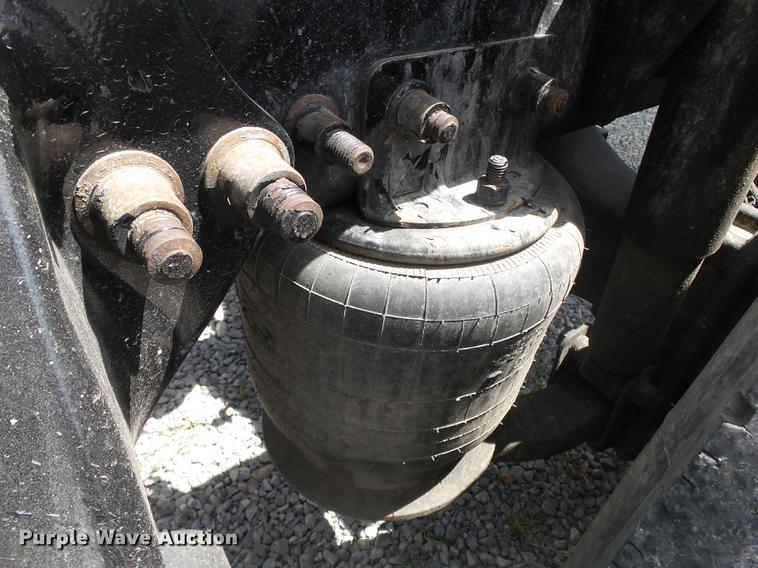 image for item DB7105 2005 Freightliner Columbia semi truck