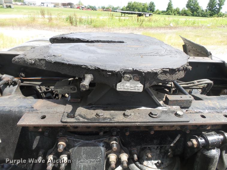 image for item DB7105 2005 Freightliner Columbia semi truck