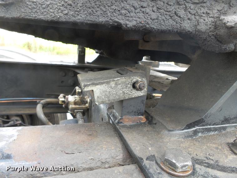 image for item DB7105 2005 Freightliner Columbia semi truck