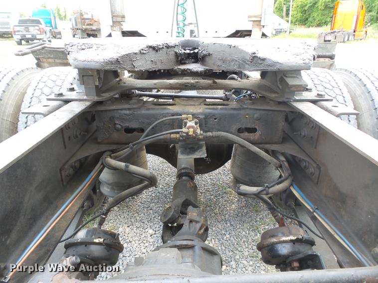 image for item DB7105 2005 Freightliner Columbia semi truck